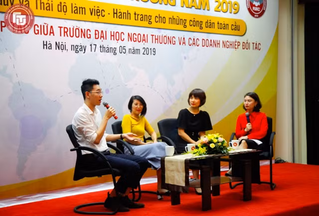 Các tham luận của diễn giả là hết sức đáng quý Các tham luận của diễn giả là hết sức đáng quý