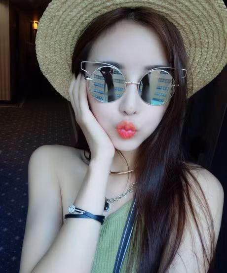10 mon do thoi trang cu he den la phai sam ngay chang lo loi mot - Anh 17