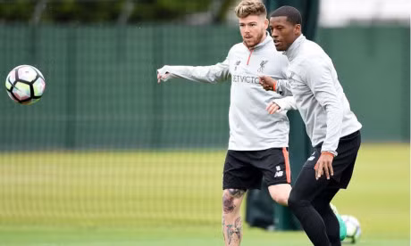 Chum anh: Liverpool tran day tu tin truoc tran cau 