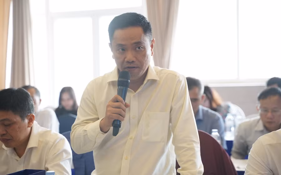 Các chuyên gia trao đổi, góp ý tại Tọa đàm xin ý kiến dự thảo chuẩn chương trình đào tạo khối ngành pháp luật trình độ đại học.