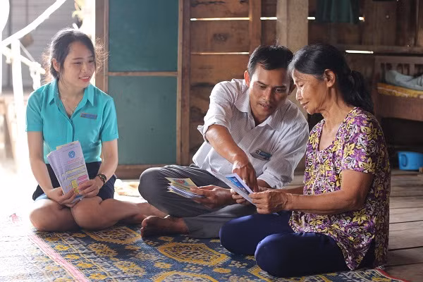 Chính sách BHXH, BHYT đã từng bước được hoàn thiện theo hướng mở rộng quyền lợi của người tham gia và thụ hưởng chính sách. Chính sách BHXH, BHYT đã từng bước được hoàn thiện theo hướng mở rộng quyền lợi của người tham gia và thụ hưởng chính sách.