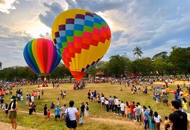 Lễ hội thu hút hàng nghìn du khách tham gia trải nghiệm. Lễ hội thu hút hàng nghìn du khách tham gia trải nghiệm.