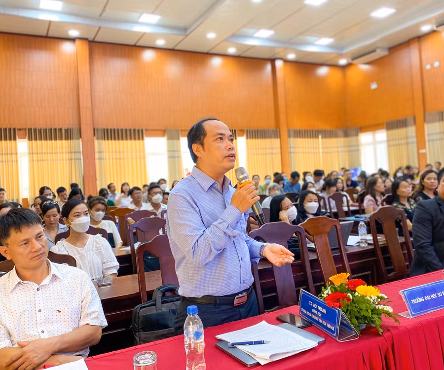 Khách mời đặt câu hỏi trong Hội thảo. Khách mời đặt câu hỏi trong Hội thảo.