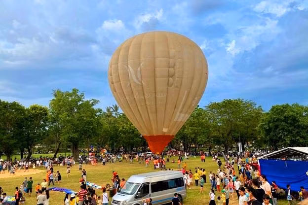 Khinh khí cầu lớn có đường kính 25-28m được sử dụng để bay tự do chở khách ở độ cao khoảng từ 300-500m, mỗi chuyến bay kéo dài 45-60 phút. Khinh khí cầu mini đường kính 6-10m sẽ được sử dụng để bay treo ở độ cao 10m-20m. Khinh khí cầu lớn có đường kính 25-28m được sử dụng để bay tự do chở khách ở độ cao khoảng từ 300-500m, mỗi chuyến bay kéo dài 45-60 phút. Khinh khí cầu mini đường kính 6-10m sẽ được sử dụng để bay treo ở độ cao 10m-20m.