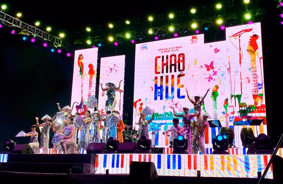 Đêm Gala Chào Huế - khép lại Tuần lễ Festival Huế 2022 ấn tượng với nhiều màu sắc văn hóa. Đêm Gala Chào Huế - khép lại Tuần lễ Festival Huế 2022 ấn tượng với nhiều màu sắc văn hóa.