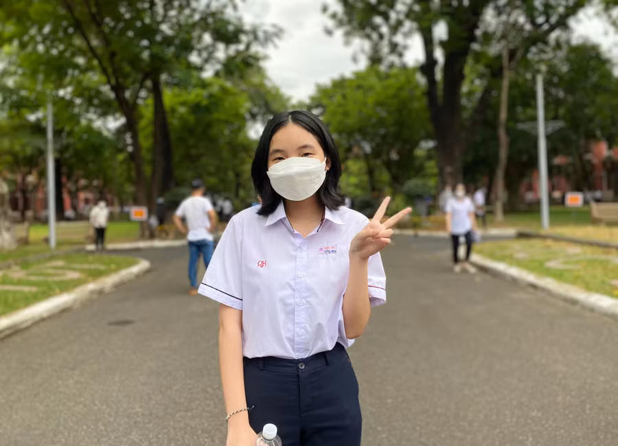 Nữ sinh Thảo Vy làm hết các câu. Nữ sinh Thảo Vy làm hết các câu.