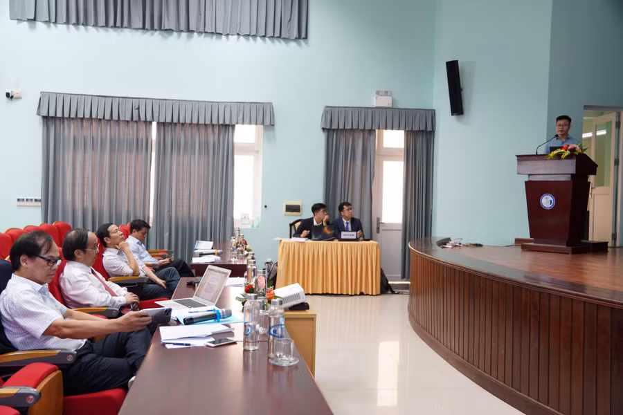 Các báo cáo khoa học tại các hội nghị vệ tinh xung quanh hội nghị chính.