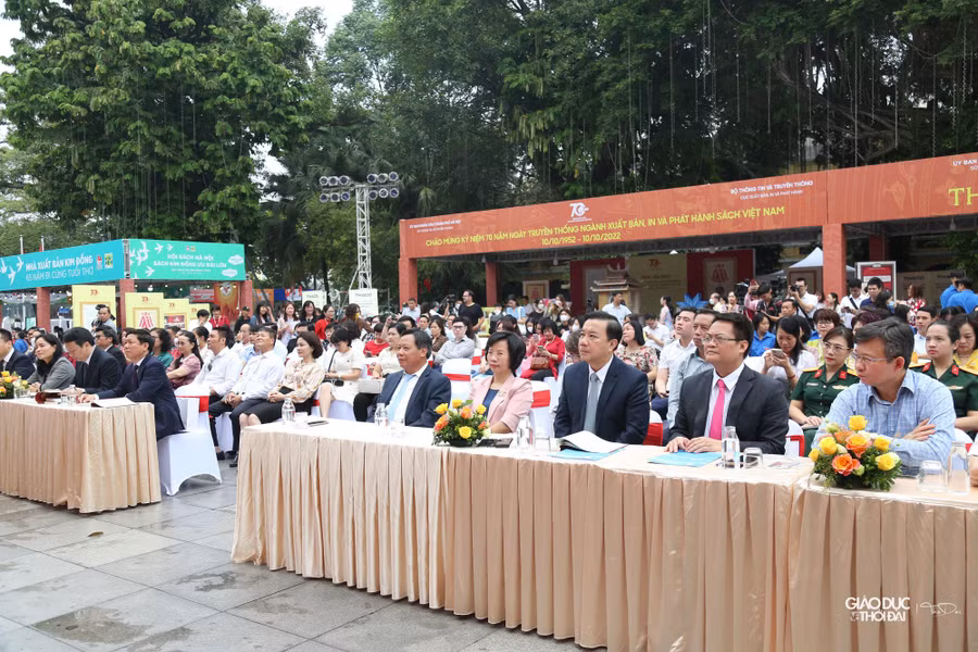 Hội sách có sự tham dự của Phó Trưởng Ban Tuyên giáo Trung ương Trần Thanh Lâm, Thứ trưởng Bộ Thông tin và Truyền thông Nguyễn Huy Dũng, Thứ trưởng Bộ Văn hóa, Thể thao và Du lịch Trịnh Thị Thủy, Phó Bí thư Thành ủy Hà Nội Nguyễn Văn Phong… Cùng dự còn có một số đồng chí lãnh đạo các Bộ, ngành trung ương và địa phương, đại diện Đại sứ quán một số quốc gia tại Hà Nội và đông đảo người làm sách, bạn đọc tại Thủ đô Hà Nội.