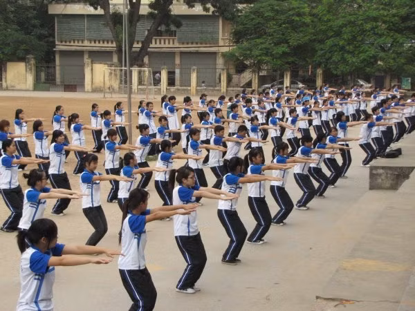 Giáo viên thể dục được cấp trang phục hàng năm?