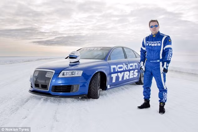 Xác lập kỷ lục thế giới đi trên băng ảnh 2 Mr Laitinen also holds the world record for speed while driving on ice in an electric car, reaching a speed of just over 156mph in March 2012 Read more: http://www.dailymail.co.uk/sciencetech/article-2293987/Surely-skates-wouldve-better-New-world-record-set-fastest-car-ice-using-innovative-studded-tyres.html#ixzz2Nh66rrSQ Follow us: @MailOnline on Twitter | DailyMail on Facebook
