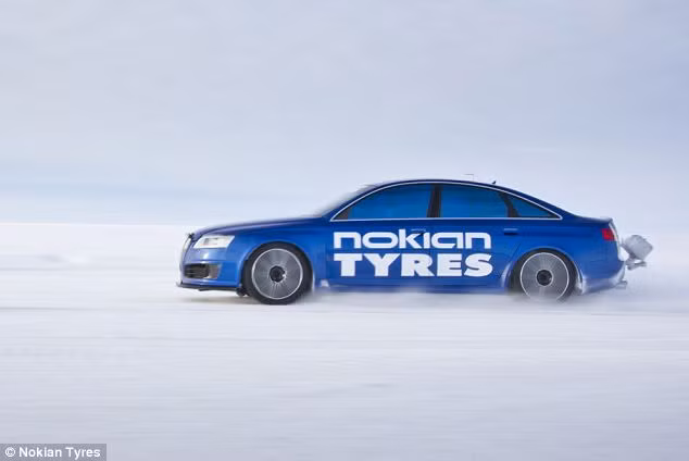 Xác lập kỷ lục thế giới đi trên băng ảnh 1 A new world record has been set for the fastest car on ice, with Finnish test driver Janne Latinen reaching over 208mph in an Audi RS6 fitted with a new kind of street-legal studded tyres Read more: http://www.dailymail.co.uk/sciencetech/article-2293987/Surely-skates-wouldve-better-New-world-record-set-fastest-car-ice-using-innovative-studded-tyres.html#ixzz2Nh5maL1J Follow us: @MailOnline on Twitter | DailyMail on Facebook