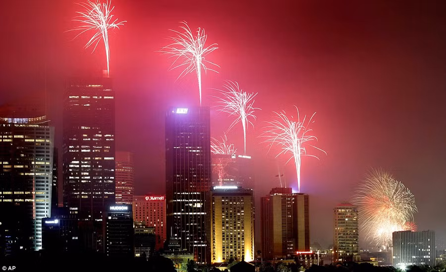 Bầu trời Sydney sáng rực