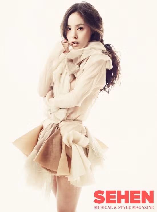Min Hyo Rin mong manh, quyến rũ ảnh 4