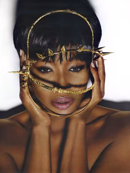 Naomi Campbell khoe thân hình bốc lửa ảnh 2