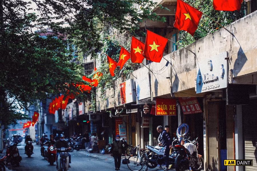 Hà Nội những ngày cuối năm, không còn ồn ào, không còn vội vàng.