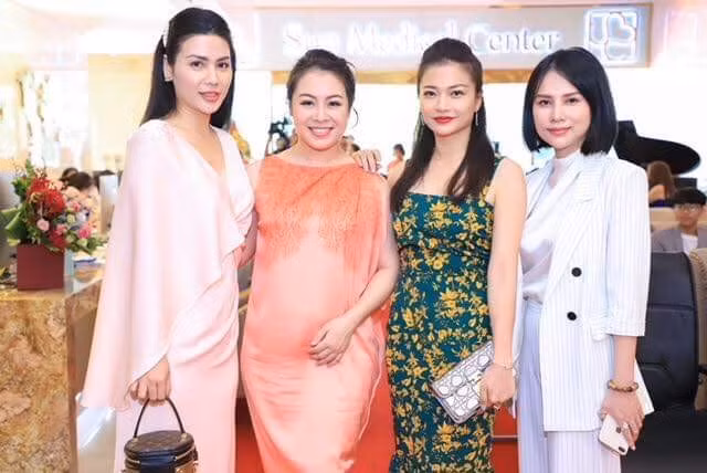 Khách dự lễ khai trương