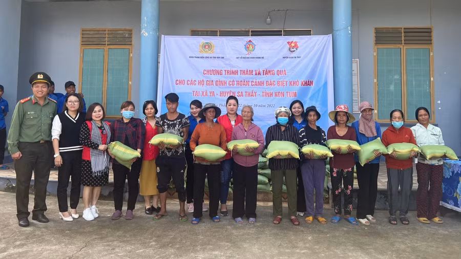 200 hộ nghèo được nhận quà hỗ trợ.
