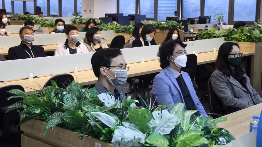 Các đại biểu tham dự buổi lễ.