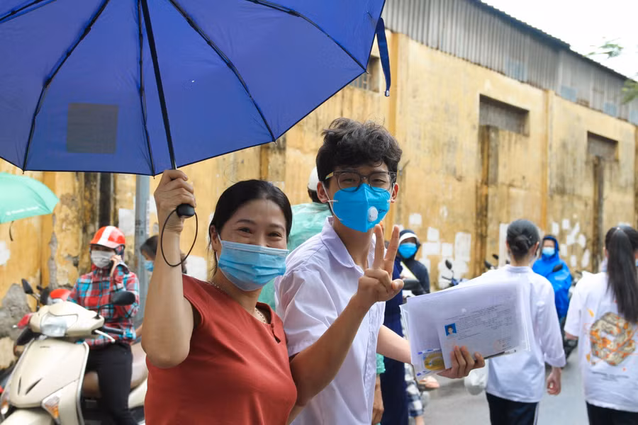 Một thí sinh khá tự tin sau khi hoàn thành xong kỳ thi tuyển sinh vào lớp 10 năm 2021 tại điểm thi trường THPT Nguyễn Thị Minh Khai.
