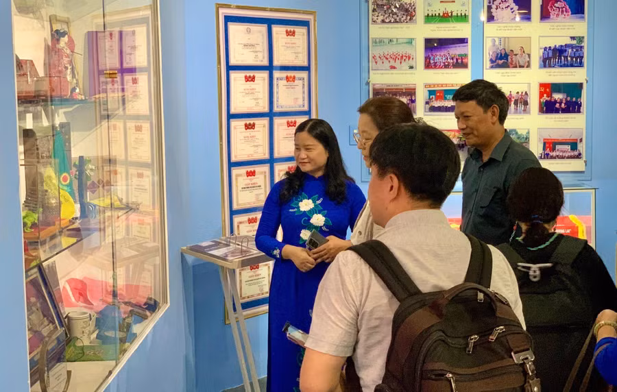 Trường THCS Nguyễn Tri Phương còn là điểm đến của các đoàn tham quan học tập kinh nghiệm. Trường THCS Nguyễn Tri Phương còn là điểm đến của các đoàn tham quan học tập kinh nghiệm.