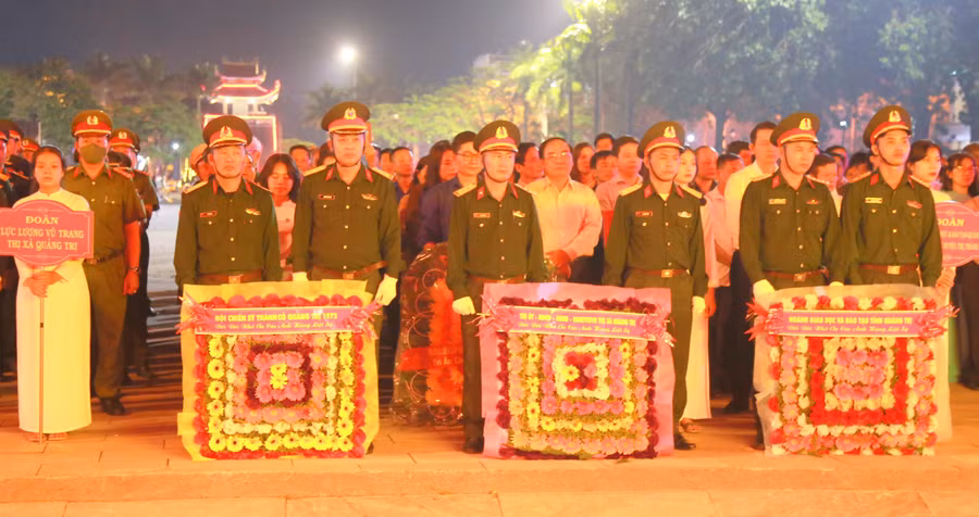 Các lực lượng vũ trang tham dự lễ thả hoa tri ân liệt sĩ.
