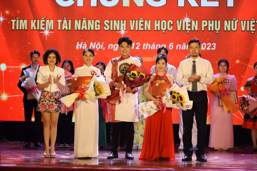 Các thí sinh được nhận giải Ba.