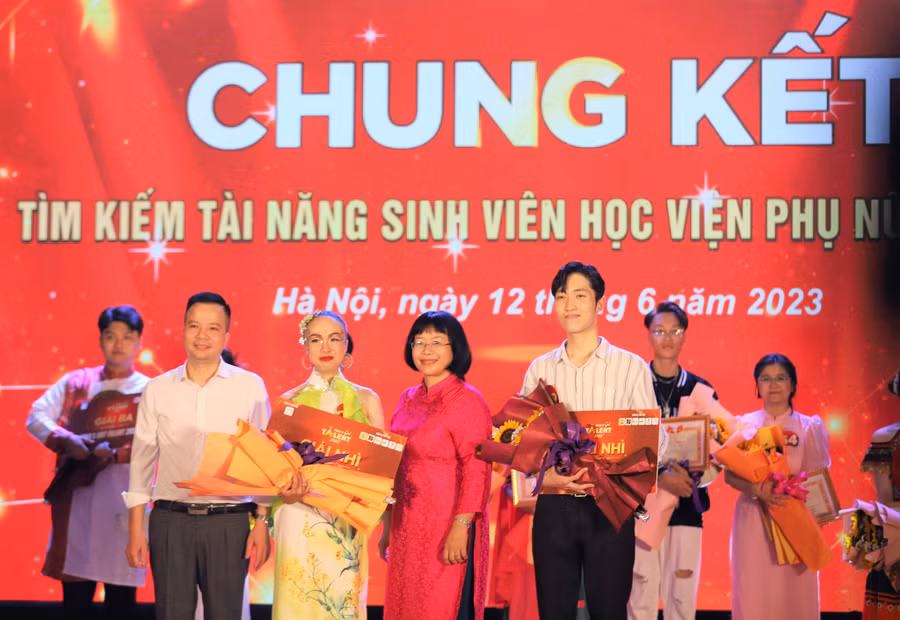 2 thí sinh được trao giải Nhì.