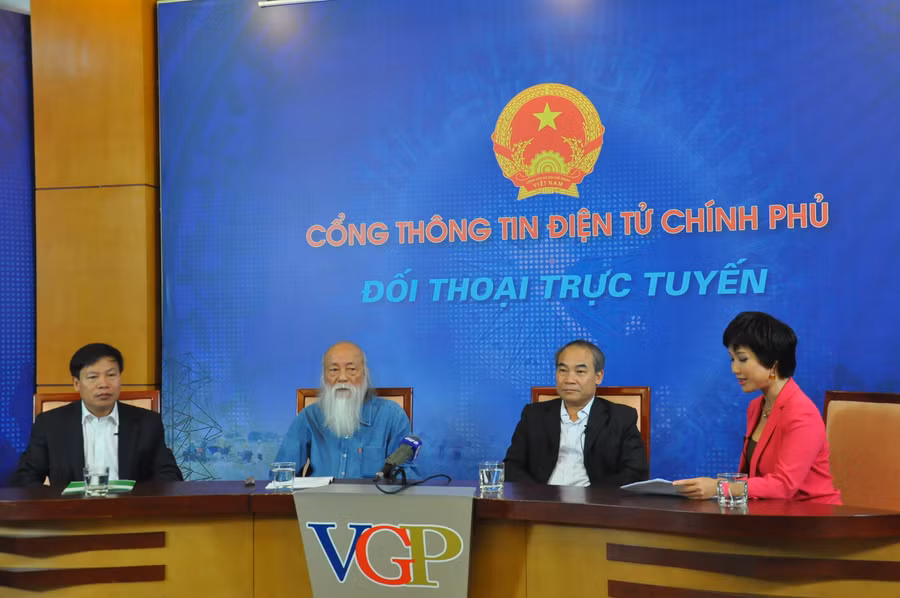 Thứ trưởng Nguyễn Vinh Hiển và các vị khách mời tại buổi đối thoại trực tuyến