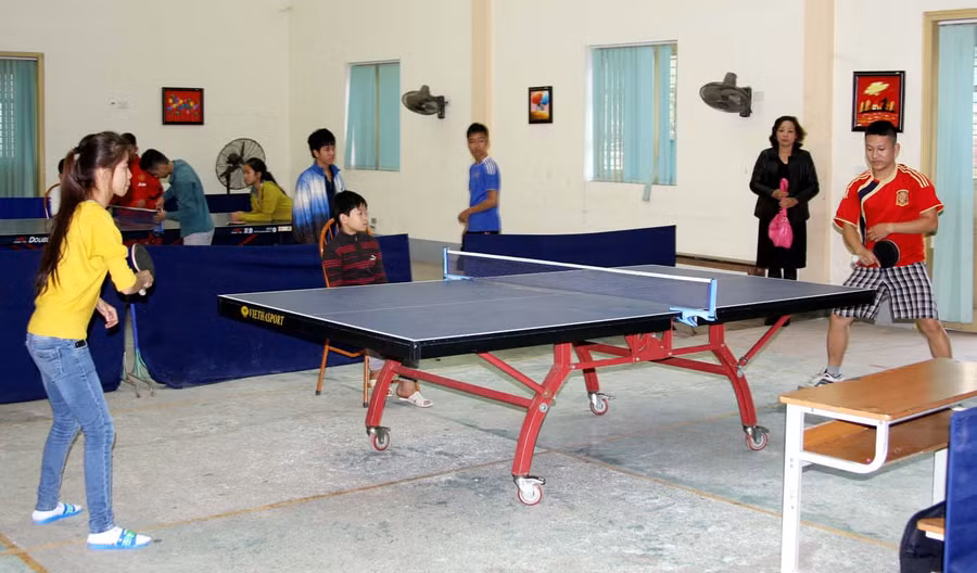 Vũ Đại Thắng (trái) và các VĐV khuyết tật của đoàn Thái Nguyên tích cực luyện tập chuẩn bị cho Hội thi Vũ Đại Thắng (trái) và các VĐV khuyết tật của đoàn Thái Nguyên tích cực luyện tập chuẩn bị cho Hội thi