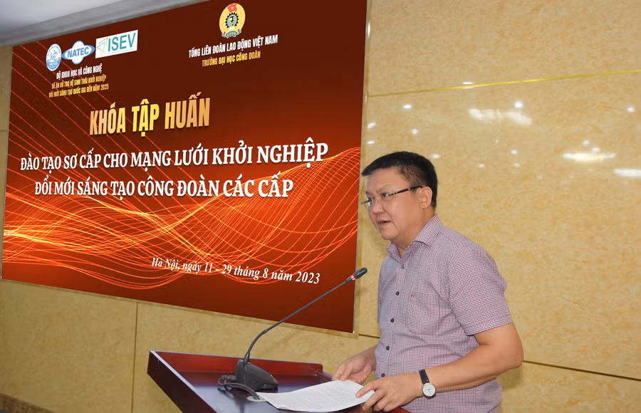 TS Lê Cao Thắng chia sẻ tại Khóa tập huấn, đào tạo.