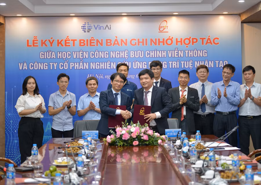 Lễ ký kết hợp tác (PTIT) và (VinAI) nhằm đào tạo và xây dựng nguồn nhân lực chất lượng cao trong lĩnh vực công nghệ thông tin nói chung và trí tuệ nhân tạo nói riêng. Lễ ký kết hợp tác (PTIT) và (VinAI) nhằm đào tạo và xây dựng nguồn nhân lực chất lượng cao trong lĩnh vực công nghệ thông tin nói chung và trí tuệ nhân tạo nói riêng.