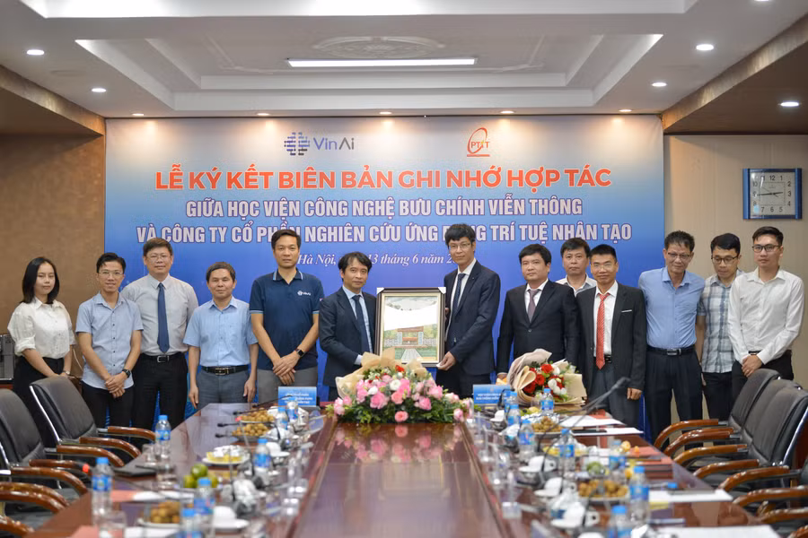 Với việc ký kết biên bản ghi nhớ hợp tác này, PTIT và VinAI sẽ sử dụng hiệu quả lợi thế, nguồn lực, hướng đến mục tiêu nâng cao hiệu quả công tác hoạt động, phù hợp với chiến lược, định hướng phát triển của hai bên. Với việc ký kết biên bản ghi nhớ hợp tác này, PTIT và VinAI sẽ sử dụng hiệu quả lợi thế, nguồn lực, hướng đến mục tiêu nâng cao hiệu quả công tác hoạt động, phù hợp với chiến lược, định hướng phát triển của hai bên.