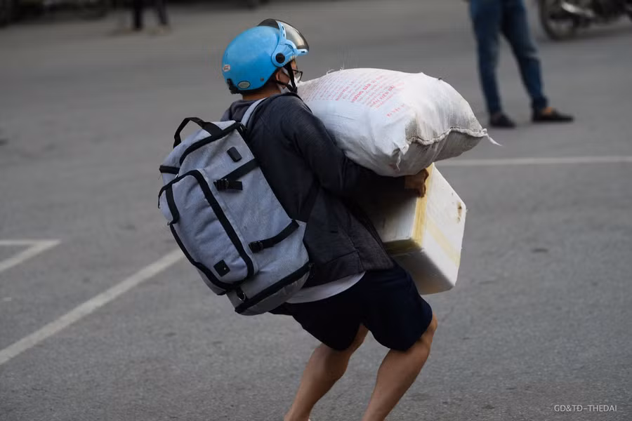 Chưa hết kỳ nghỉ lễ 30/4-1/5, hàng dài phương tiện nối đuôi nhau trở lại Hà Nội ảnh 15