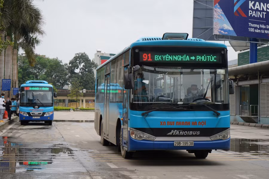 Tăng thêm 64 lượt xe buýt phục vụ dịp lễ 30/4 và 1/5 sắp tới.
