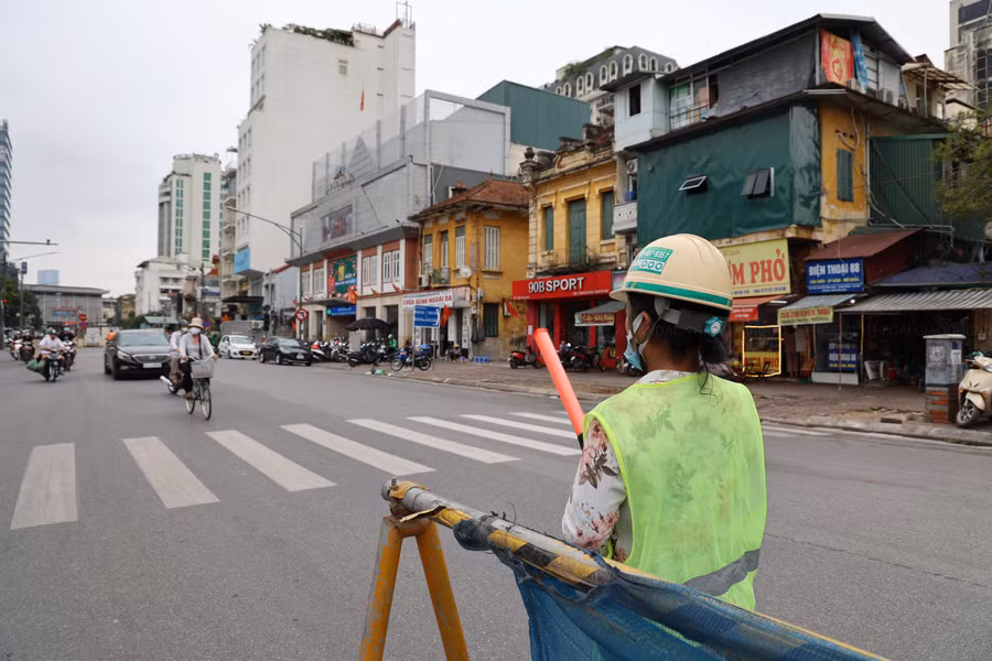 Thanh toán tạm cho nhà thầu trước ngày 28/8 về phần liên quan đến khiếu nại về chậm trễ ngày khởi công gói thầu.