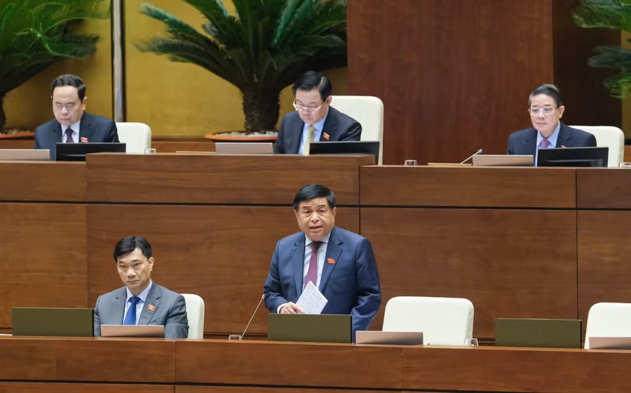 Bộ trưởng Bộ Kế hoạch và Đầu tư Nguyễn Chí Dũng tiếp thu, giải trình, làm rõ một số vấn đề đại biểu Quốc hội quan tâm
