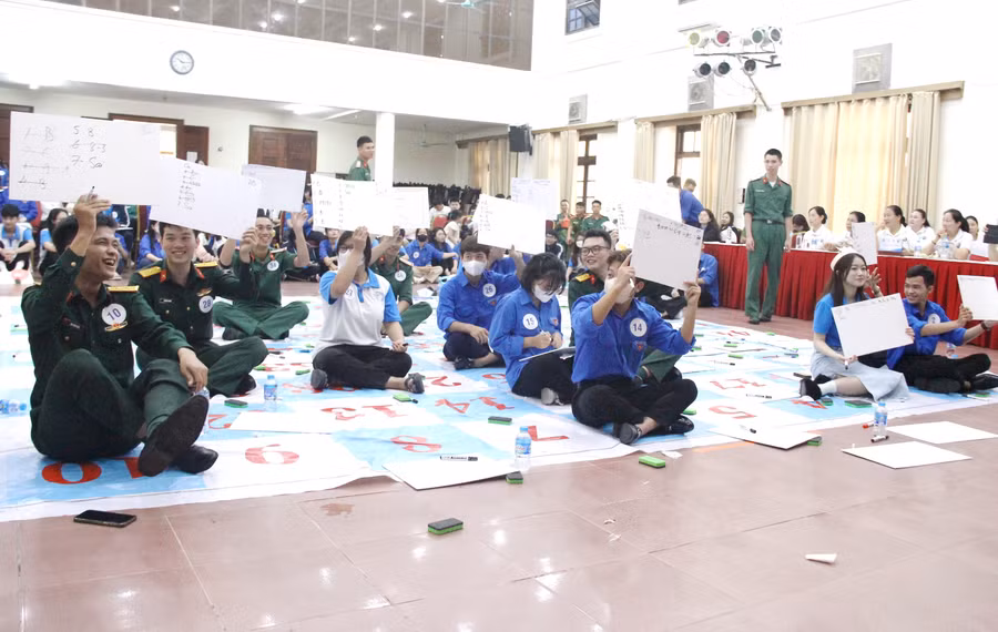 Ngay sau lễ ký kết, đoàn viên thanh niên của các đơn vị nêu trên đã cùng tham gia Cuộc thi 'Rung chuông Vàng'.