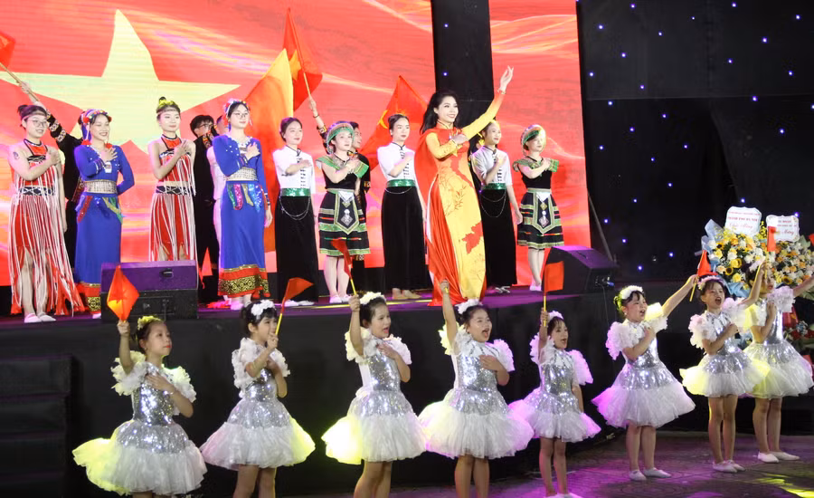Một hoạt động ngoại khóa của sinh viên Học viện Nông nghiệp Việt Nam giáo dục về nền tảng tư tưởng của Đảng, tinh thần yêu nước, lòng tự hào, tự tôn dân tộc.