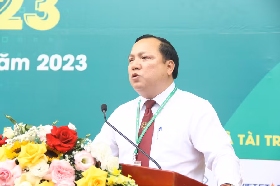 TS Vũ Ngọc Huyên phát biểu tại Ngày hội việc làm năm 2023 của Học viện Nông nghiệp Việt Nam.