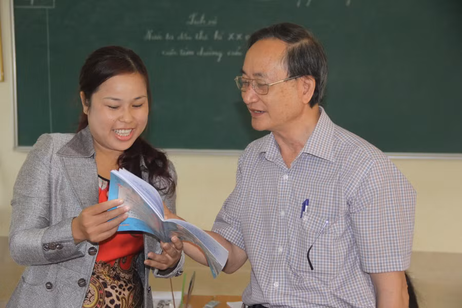 Ông Đặng Tự Ân trong chuyến công tác thực tế