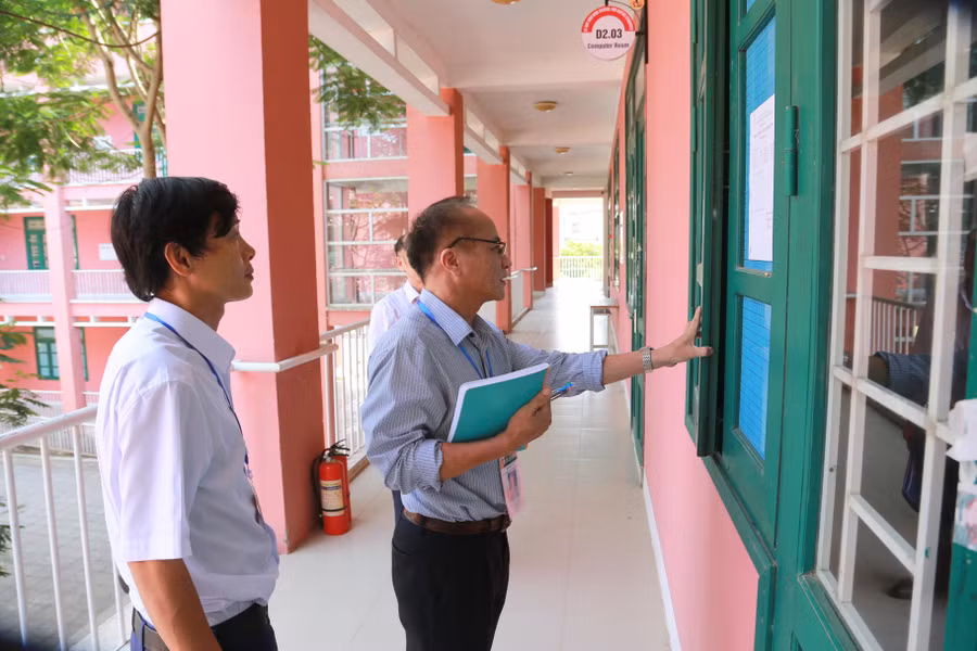 Đoàn công tác lưu ý, các điểm thi cần lắp đặt thiết bị giám sát an ninh tại khu vực lưu trữ bài thi, đề thi.