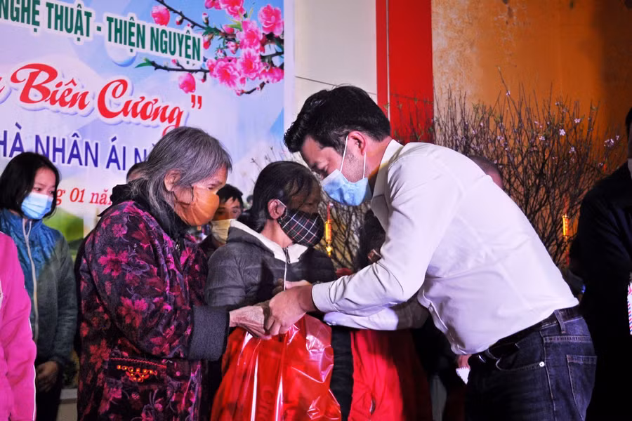 Cùng với các hoạt động thiện nguyện, trong năm 2021, Văn phòng báo GD&amp;TĐ đã khởi công xây dựng hơn 20 căn nhà nhân ái cho hộ nghèo và học sinh có hoàn cảnh khó khăn tại nhiều địa phương.