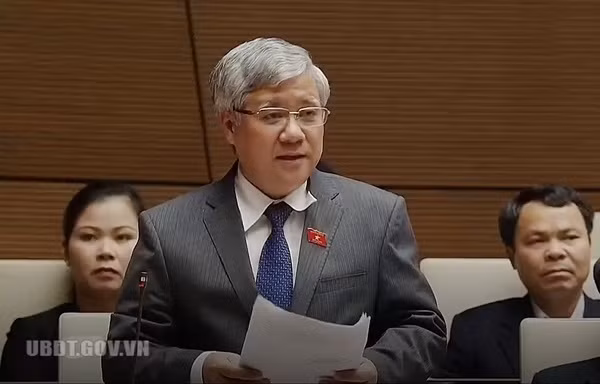 Bộ trưởng, Chủ nhiệm Ủy ban Dân tộc Đỗ Văn Chiến trả lời chất vấn các đại biểu.