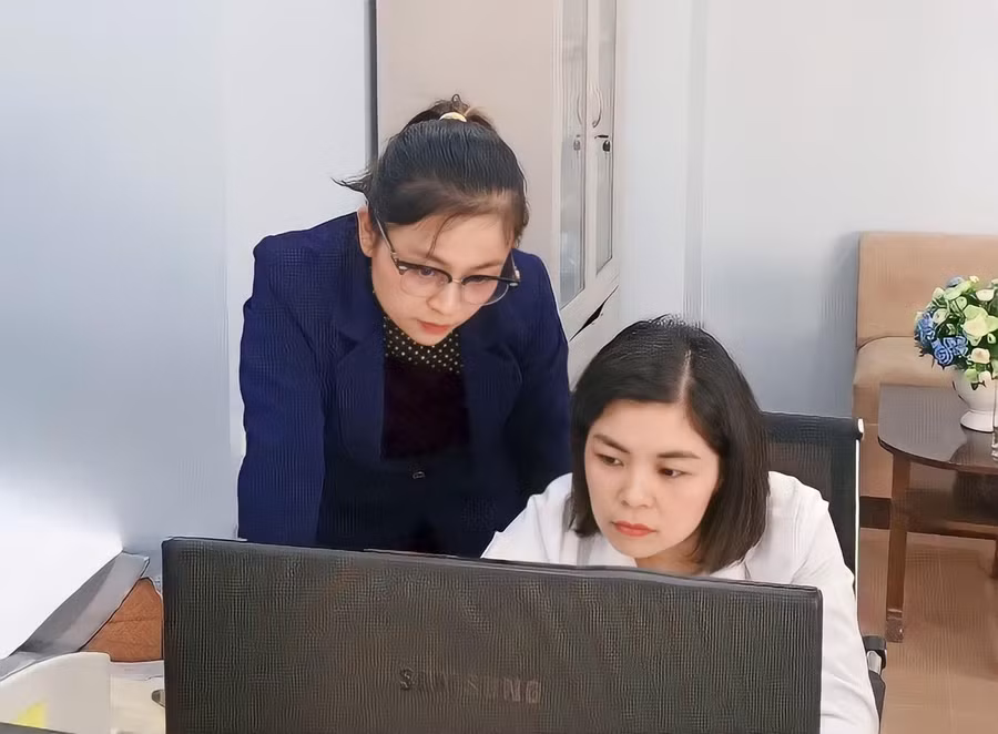 Chị Nhung là tấm gương vượt lên hoàn cảnh, nỗ lực học tập để thay đổi cuộc đời. Chị Nhung là tấm gương vượt lên hoàn cảnh, nỗ lực học tập để thay đổi cuộc đời.