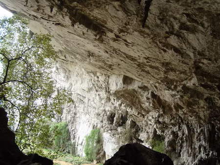 Động Puông