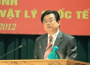 Giám đốc Sở GD-ĐT Sơn La Hoàng Tiến Đức trình bày báo cáo tại Hội nghị. Ảnh, gdtd.vn