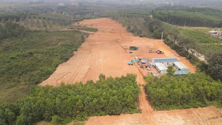 Dự án thành phần cao tốc đoạn Vạn Ninh – Cam Lộ, thuộc Dự án xây dựng công trình đường bộ cao tốc Bắc – Nam phía Đông, giai đoạn 2021-2025 đang được triển khai thi công.