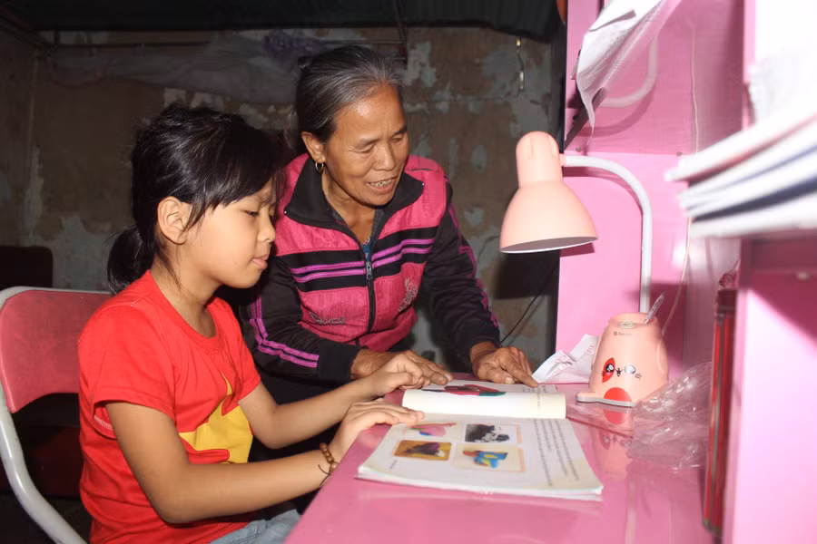 Do phải điều trị, nên việc học của Bảo An thường xuyên bị gián đoạn. Do phải điều trị, nên việc học của Bảo An thường xuyên bị gián đoạn.