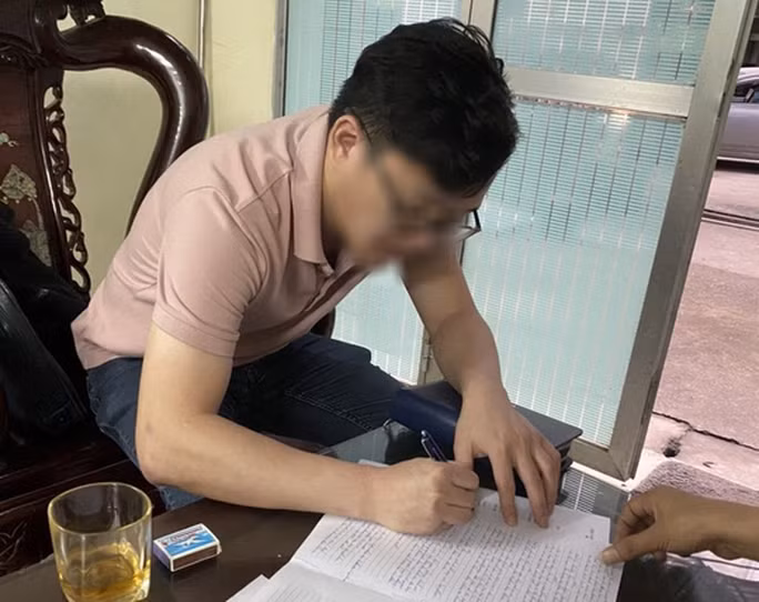 Tài xế M.A.T thừa nhận trước đó đã uống rượu ngâm anh túc nên trong cơ thể có chất ma túy. Ảnh: NLĐ