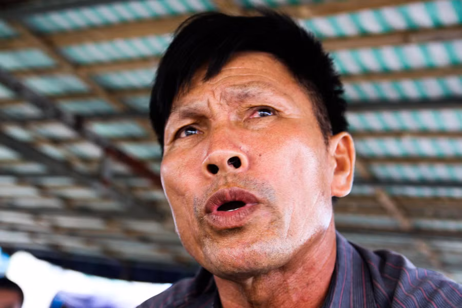 Ông Quảng chia sẻ về những khó khăn, vất vả của nghề đi biển. Ông Quảng chia sẻ về những khó khăn, vất vả của nghề đi biển.
